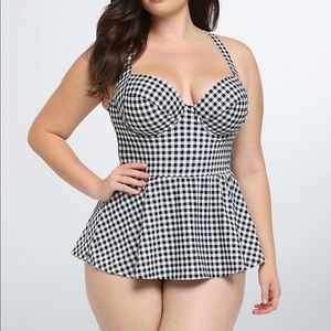 Torrid black/white size 2 bathing suit. NWT.